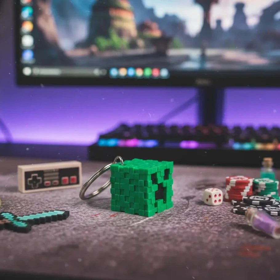 Pixel Creeper Keychain - Fictioo