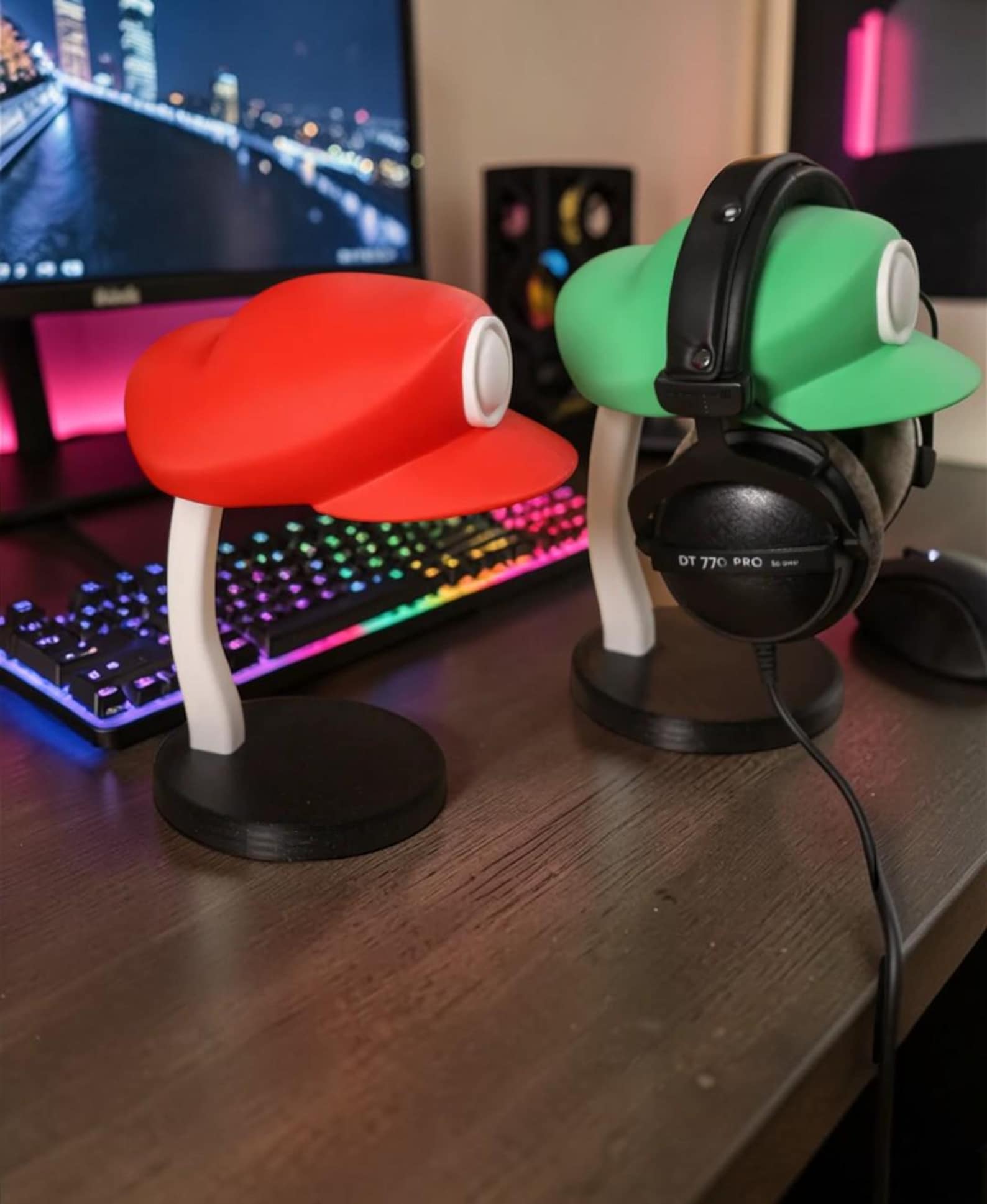 Plumber Cap Headphone Stand - Fictioo