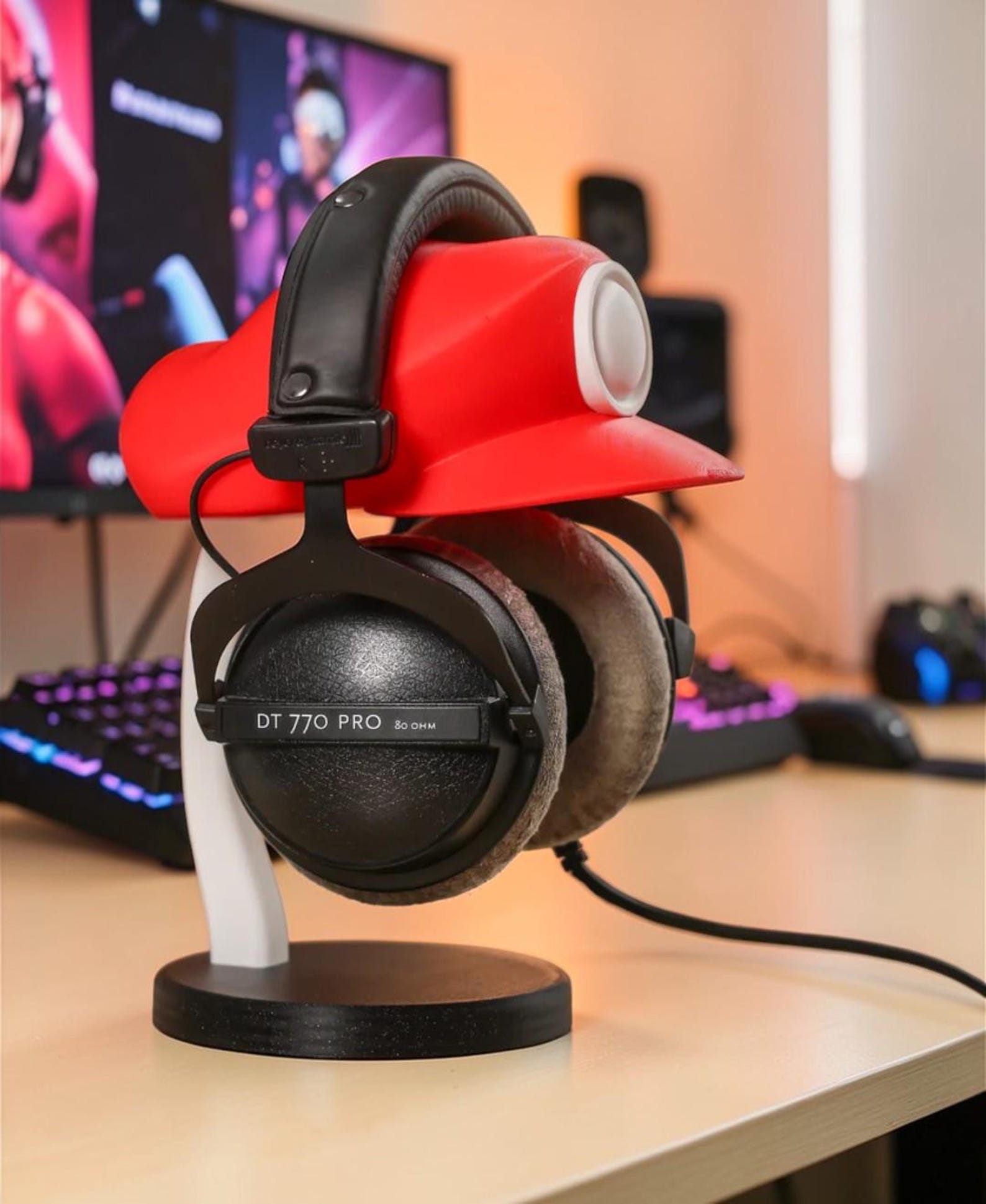 Plumber Cap Headphone Stand - Fictioo